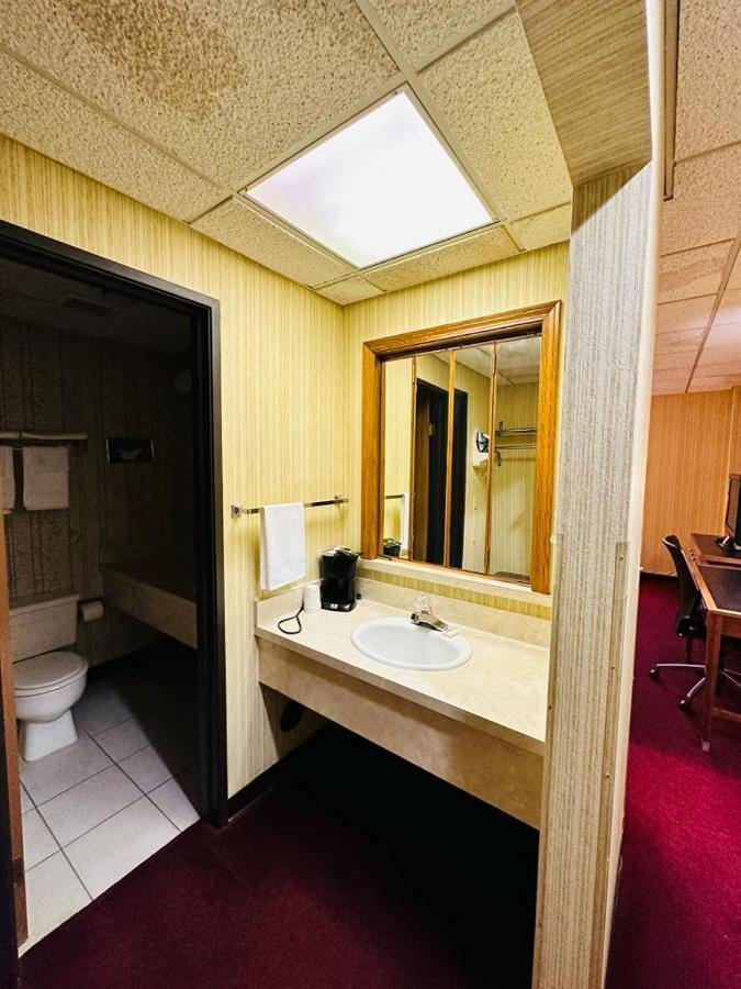 Travel Inn & Suites Emporia Buitenkant foto