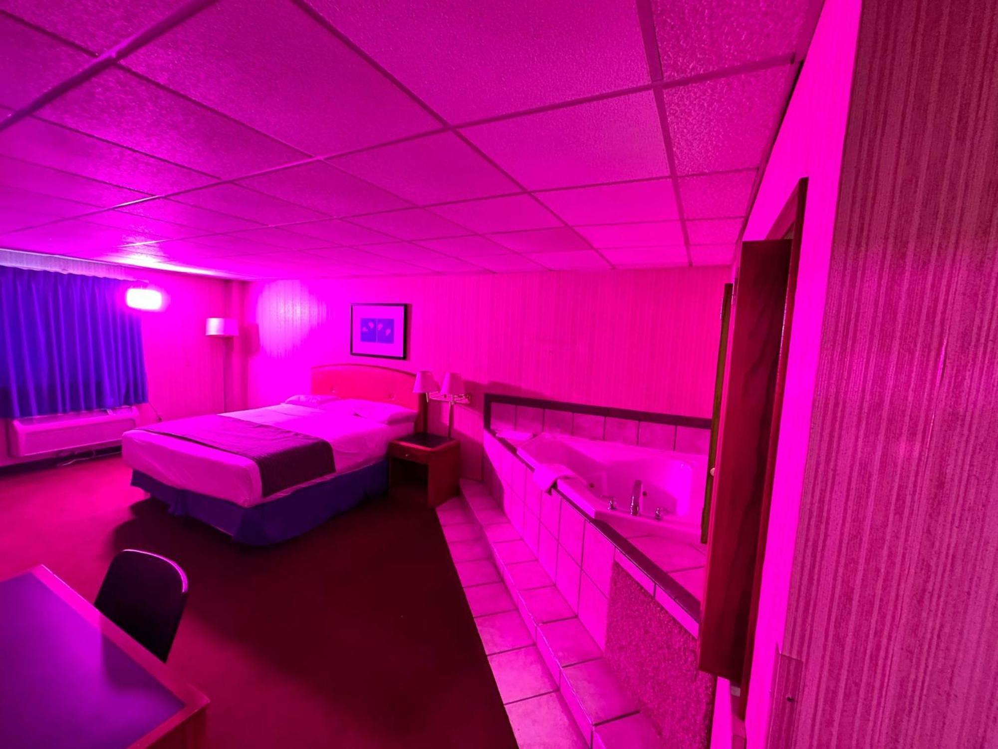 Travel Inn & Suites Emporia Buitenkant foto
